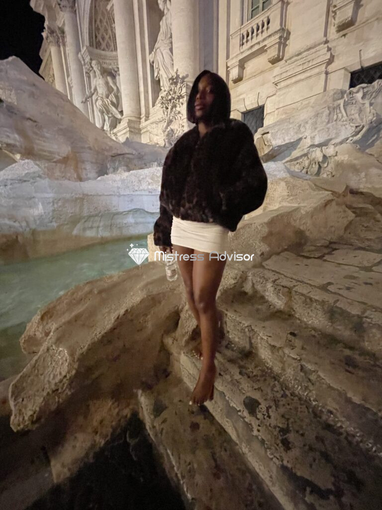 Naomi Black Fetish Mistress Roma